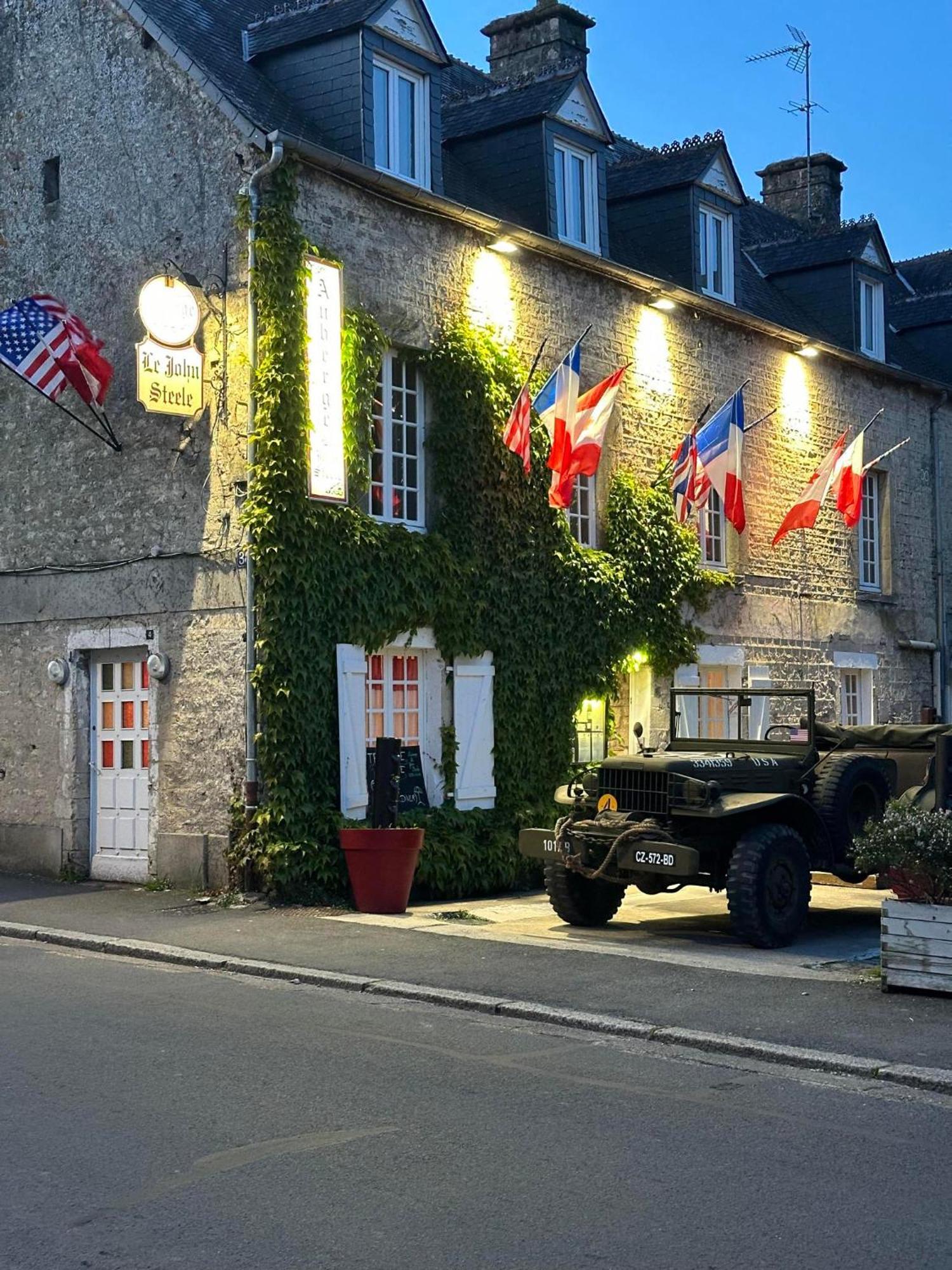 Auberge Le John Steele Sainte-Mère-Église Eksteriør billede